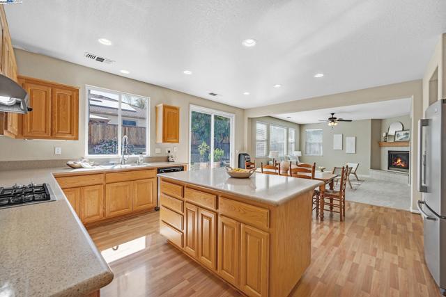 703 Seminole Ct, Discovery Bay CA: https://media.crmls.org/mediaz/f15b7fb6-4e81-457b-b393-70c34882c29c.jpg