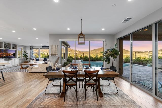 Detail Gallery Image 16 of 68 For 2990 Eldenberry St, Escondido,  CA 92029 - 5 Beds | 4/1 Baths
