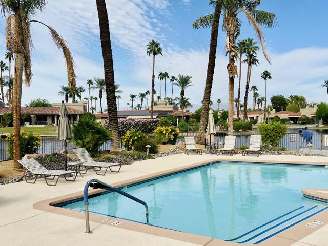 165 Lake Shore Drive, Rancho Mirage CA: https://media.crmls.org/mediaz/f15b9371-fec1-45b6-8468-2aaf93713d14.jpg