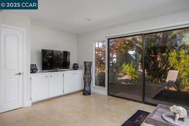 1224 Canyonwood Ct, Walnut Creek CA: https://media.crmls.org/mediaz/f15c48f2-02f9-4aca-94fd-cc9a2ce9ea22.jpg