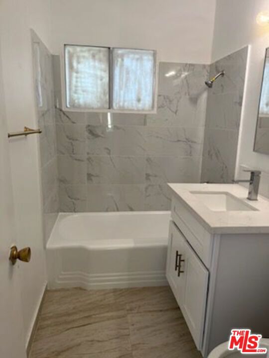 901 E Acacia Avenue, Glendale CA: https://media.crmls.org/mediaz/f15d2017-2a6a-424f-8ee8-6e2113149ca6.jpg