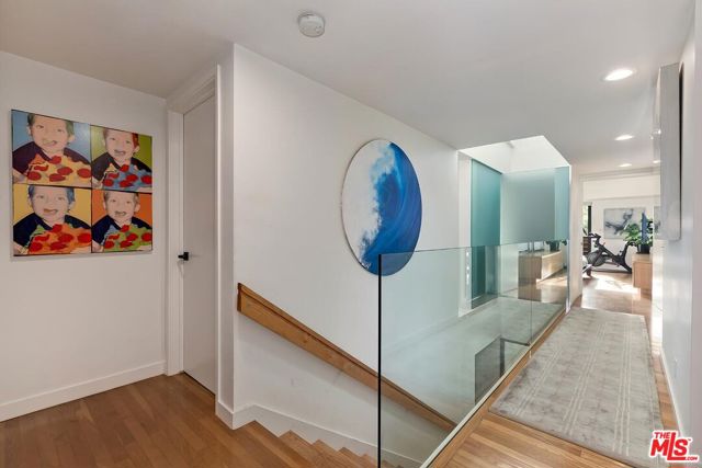 832 Superba Avenue, Venice CA: https://media.crmls.org/mediaz/f15dc057-a981-463c-bb17-d3456b707f2f.jpg