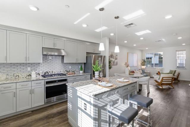 24548 Autumn Mist Way, Hayward CA: https://media.crmls.org/mediaz/f15dc521-fca2-44ab-95f5-9eddee576bf8.jpg