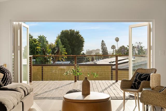 Detail Gallery Image 12 of 36 For 835 Cathy Ln, Cardiff By The Sea,  CA 92007 - 4 Beds | 2 Baths