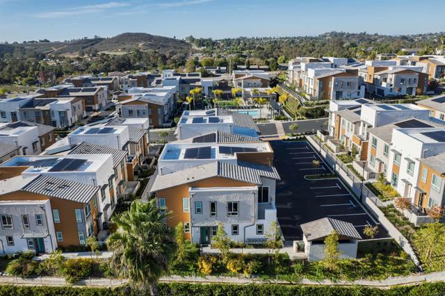 Detail Gallery Image 28 of 31 For 953 Radcliffe Trl, Vista,  CA 92081 - 2 Beds | 2 Baths