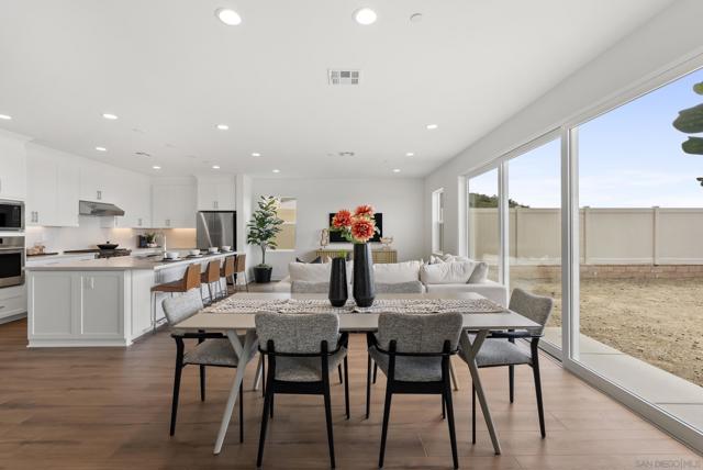 948 Visalia Pl, San Marcos CA: https://media.crmls.org/mediaz/f15f18d6-cadd-4634-a66c-06eb4d365c58.jpg