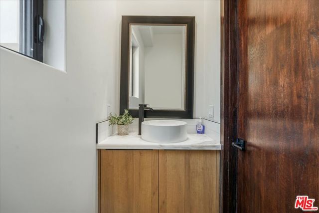 5675 Calpine Drive, Malibu CA: https://media.crmls.org/mediaz/f15f4b03-fc5d-488d-be58-45ec942a88cc.jpg