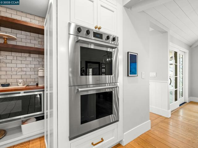 125 Sleepy Hollow Ln, Orinda CA: https://media.crmls.org/mediaz/f15f7e74-66d2-45f0-aeb1-085bc32e8e09.jpg