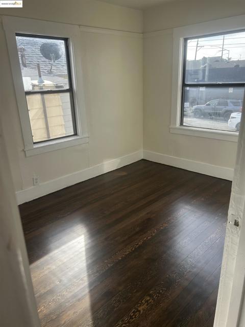 2618 E 20Th St, Oakland CA: https://media.crmls.org/mediaz/f15fb003-b367-451b-a666-4045bce4b65c.jpg