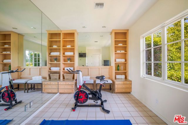 10820 Ambazac Way, Los Angeles CA: https://media.crmls.org/mediaz/f15fcdb8-3345-475f-85ae-0fc93a4a1575.jpg