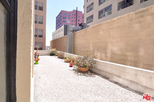 746 S Los Angeles Street, Los Angeles CA: https://media.crmls.org/mediaz/f1607069-6c14-4b73-8869-b833702eef83.jpg