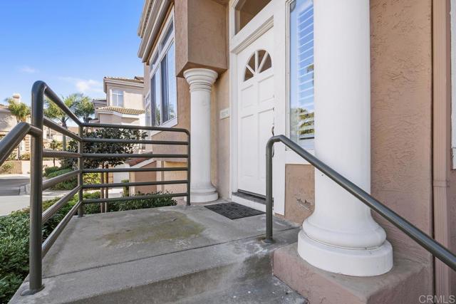 Detail Gallery Image 2 of 33 For 7122 Calabria Ct #E,  San Diego,  CA 92122 - 3 Beds | 2/1 Baths