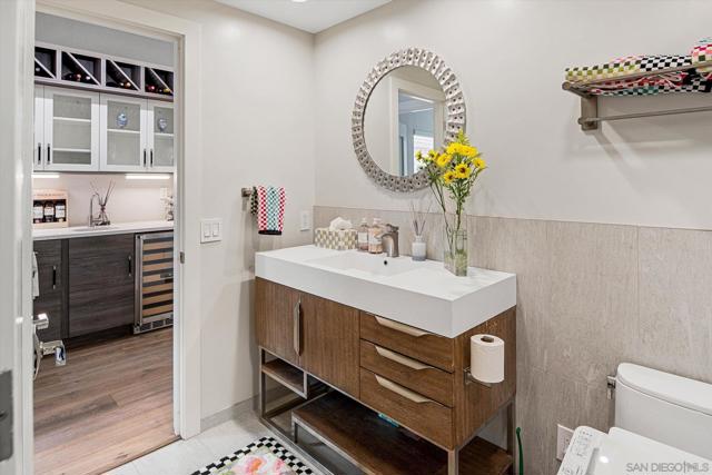 89 Tunapuna Ln, Coronado CA: https://media.crmls.org/mediaz/f160e790-a601-4612-a072-335da73b928f.jpg
