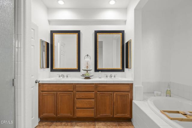 3806 Golden Pond Drive, Camarillo CA: https://media.crmls.org/mediaz/f161166d-32bb-4a47-b1d2-aad98f6d3075.jpg