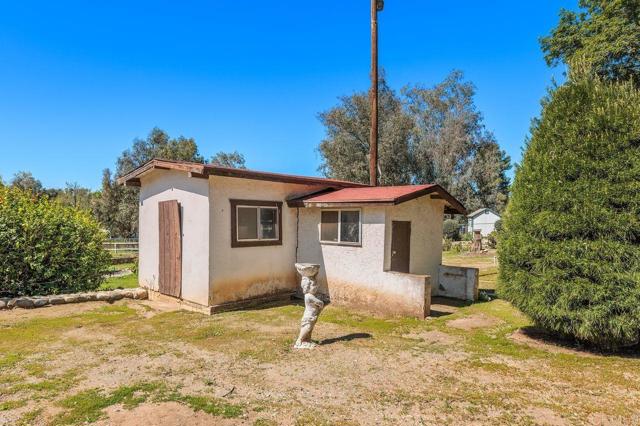 31600 Oak Glen Road, Valley Center CA: https://media.crmls.org/mediaz/f1616438-354b-45ea-b71a-175428c13dec.jpg