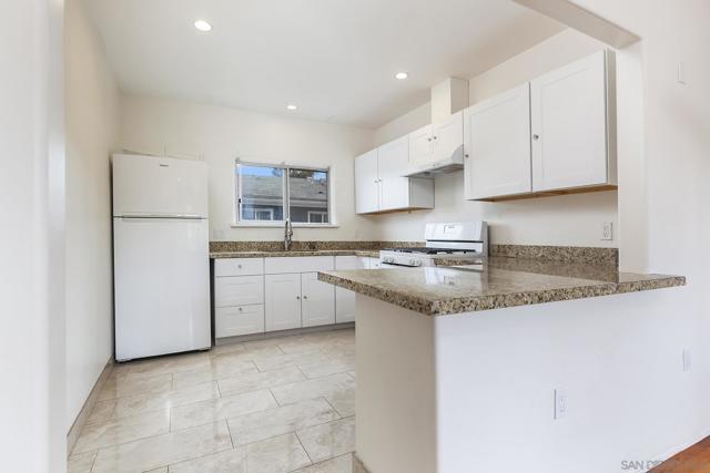 4438 44 Campus, San Diego CA: https://media.crmls.org/mediaz/f1618a39-37aa-4935-8a8f-476f7ee05af8.jpg