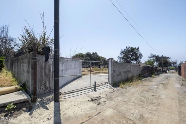 2691 McNally Avenue, Altadena CA: https://media.crmls.org/mediaz/f161996c-dcb5-4e9b-abb4-98a223fdbb4c.jpg
