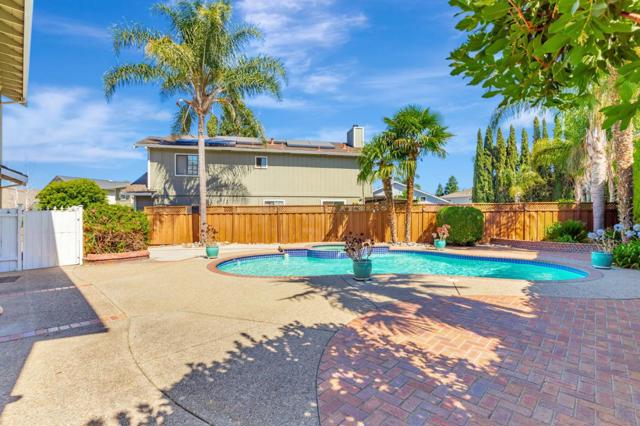 1206 Sycamore Court, Gilroy CA: https://media.crmls.org/mediaz/f161e840-708c-4a67-a06c-69b76c04c1c8.jpg