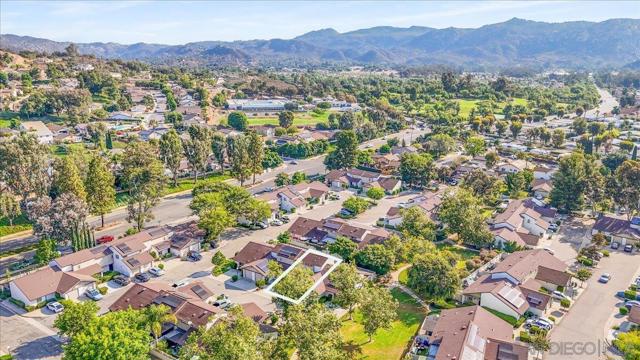 220 Eveningside Gln, Escondido CA: https://media.crmls.org/mediaz/f162088d-5e4f-46b3-8c32-171ee7cf8185.jpg