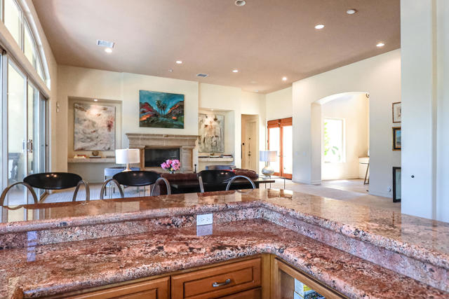 16 Villaggio Place, Rancho Mirage CA: https://media.crmls.org/mediaz/f1629134-442f-432e-aef8-bd0373335744.jpg