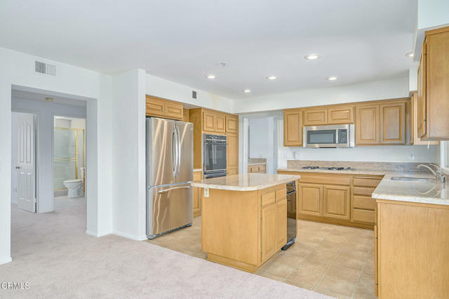 4229 Harbour Island Lane, Oxnard CA: https://media.crmls.org/mediaz/f1643363-5fea-4acc-994a-b181f3fc8e0f.jpg