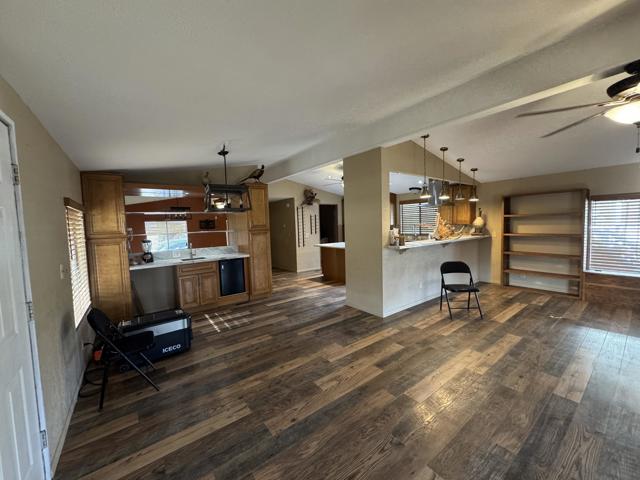 Wet Bar/Dining