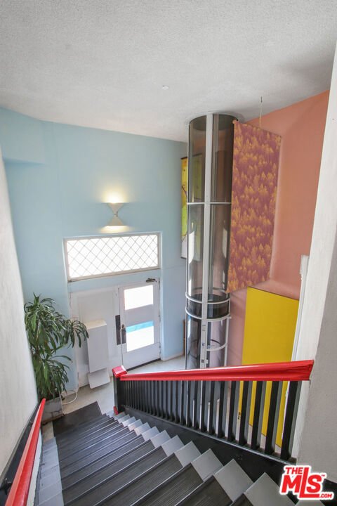 1802 Pacific Avenue, Venice CA: https://media.crmls.org/mediaz/f164c8d0-5bd9-4b59-b09d-120bed40f3d8.jpg