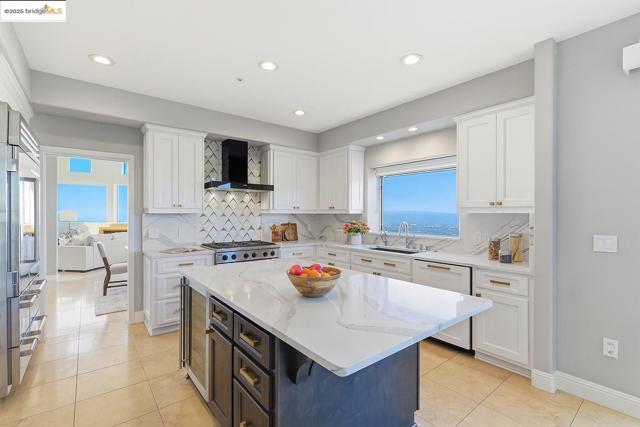 6413 Gwin Ct, Oakland CA: https://media.crmls.org/mediaz/f165b5a0-662b-44ba-afdd-7b1fae15cb97.jpg