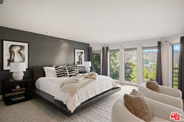 3275 N Knoll Drive, Los Angeles CA: https://media.crmls.org/mediaz/f165df2f-e6cc-469c-a64f-a0b1a19cfcb5.jpg