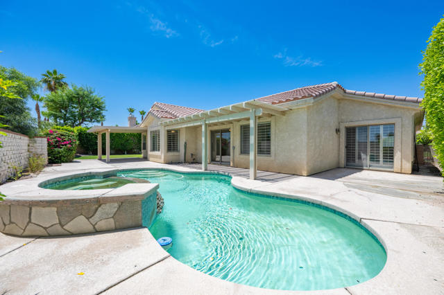 44950 Calle Santa Barbara, La Quinta CA: https://media.crmls.org/mediaz/f1675f0a-0859-4b13-83b5-4f988e6469ba.jpg