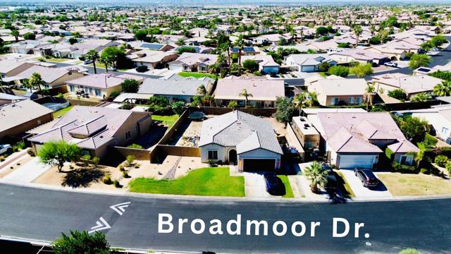 40567 Broadmoor Drive, Indio CA: https://media.crmls.org/mediaz/f167bc9b-5188-4da7-b343-c7c57d203ab9.jpg