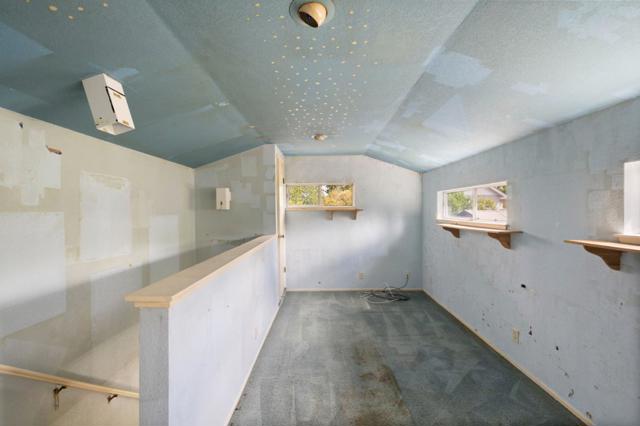 2160 Oakley Avenue, Menlo Park CA: https://media.crmls.org/mediaz/f1684725-4727-495d-81e6-f6486067205e.jpg