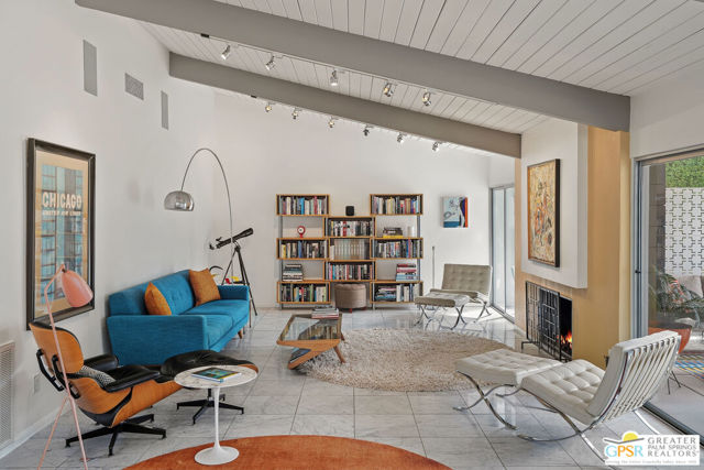 844 N Topaz Circle, Palm Springs, CA 92262