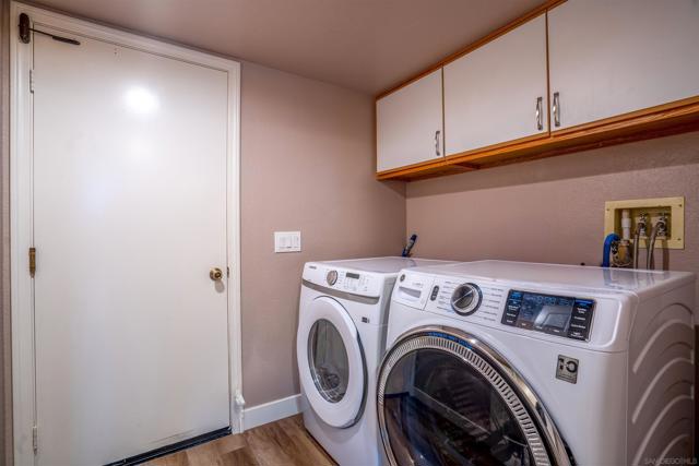 18037 Saponi Ct, San Diego CA: https://media.crmls.org/mediaz/f168d865-f22d-479a-ae6e-158348793e46.jpg