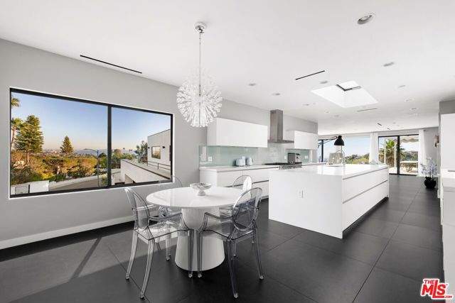 971 Enchanted Way, Pacific Palisades CA: https://media.crmls.org/mediaz/f1695dd6-32c1-4a55-a4b5-9aa41b1adf5d.jpg