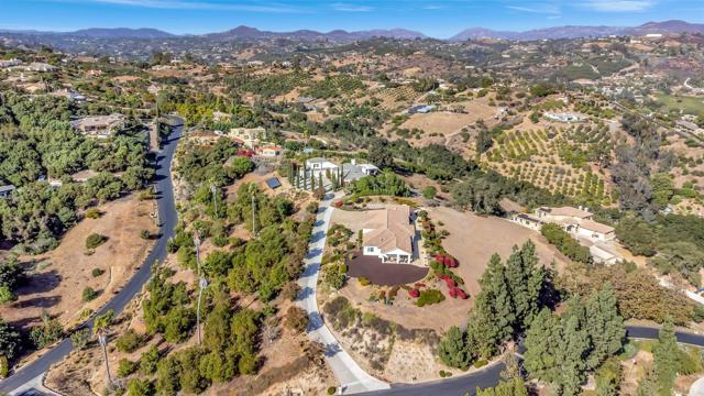 3026 Via Loma, Fallbrook CA: https://media.crmls.org/mediaz/f169a685-02e7-47af-a8f2-8f528d92721e.jpg