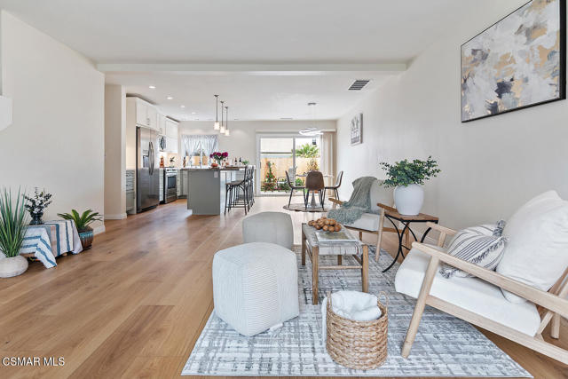1617 Beagle Court, Ventura CA: https://media.crmls.org/mediaz/f16a4bae-994d-4047-92a5-07230eacc08f.jpg