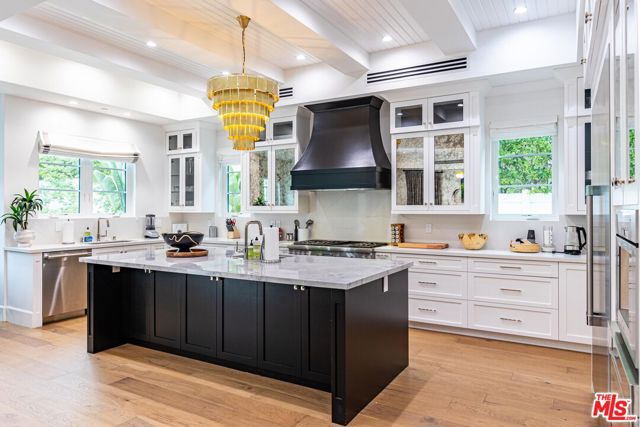 5162 Otis Avenue, Tarzana CA: https://media.crmls.org/mediaz/f16a9107-8f5f-4246-8518-da28b59655f4.jpg
