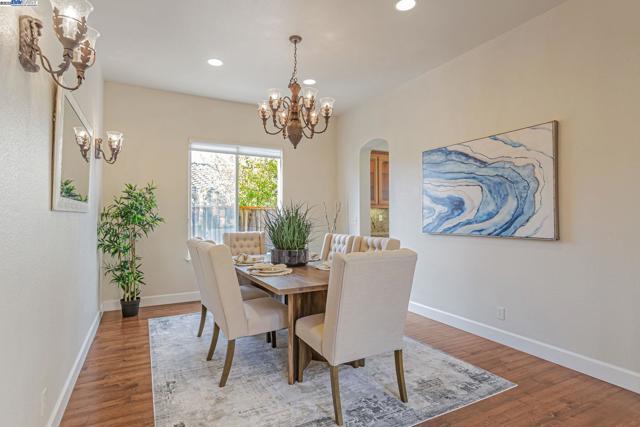 Image 14 of 51 For 9542 Velvet Leaf Cir