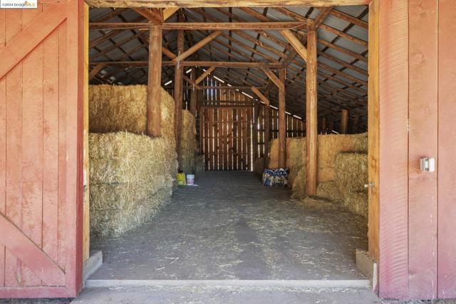 10488 Converse RD, Coulterville CA: https://media.crmls.org/mediaz/f16cb1da-e2ca-4c2e-8439-309817a84296.jpg