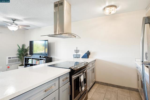 2420 Pleasant Hill Rd, Pleasant Hill CA: https://media.crmls.org/mediaz/f16cdd6d-bb44-4115-aff8-9aade862db13.jpg