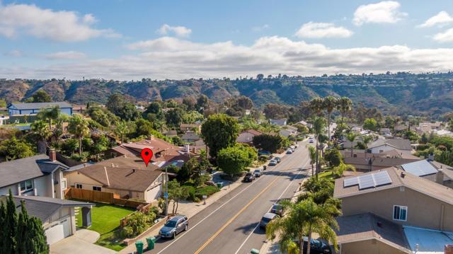 2941 Ariane Dr, San Diego CA: https://media.crmls.org/mediaz/f16d02ab-6f08-4f19-8e95-11072962a3ab.jpg