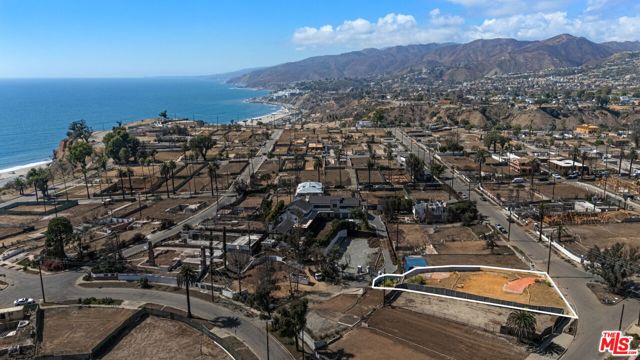 419 Lombard Avenue, Pacific Palisades CA: https://media.crmls.org/mediaz/f16d3da8-70a9-4186-ab21-41e31e1634ea.jpg