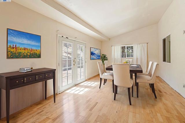 1290 Canterbury, Hercules CA: https://media.crmls.org/mediaz/f16d6926-c5ab-40fb-9b53-e24748c78c7d.jpg