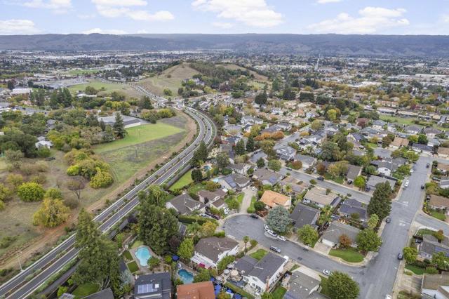 16761 Dry Creek Court, Morgan Hill CA: https://media.crmls.org/mediaz/f16d8221-4ba4-477e-8472-875f12a19854.jpg