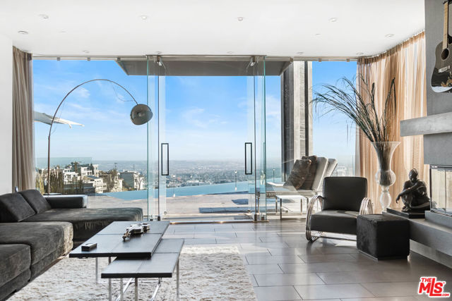 1742 Viewmont Drive, Los Angeles CA: https://media.crmls.org/mediaz/f16db6c1-3e25-4be4-aa1c-05bd075577fb.jpg