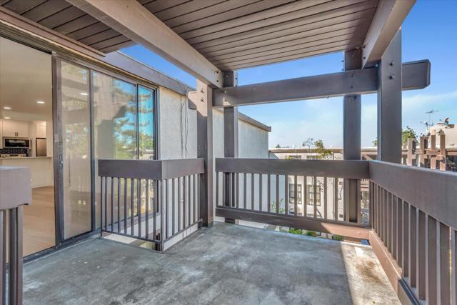 8650 Gulana Avenue, Playa del Rey CA: https://media.crmls.org/mediaz/f16dd73a-01da-48d5-8645-582d28a727ea.jpg
