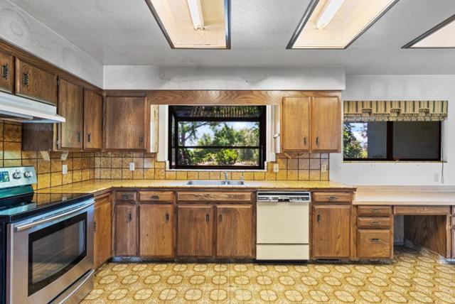 307 Mansfield Road, Hollister CA: https://media.crmls.org/mediaz/f16e1dc5-af54-41e2-9cdb-c14a3b5fb720.jpg