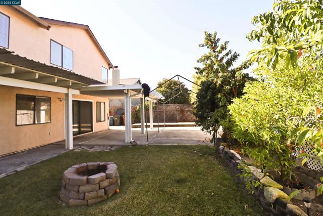 4632 Country Hills Dr, Antioch CA: https://media.crmls.org/mediaz/f16e9629-6d24-4a0c-9563-51e397d79257.jpg