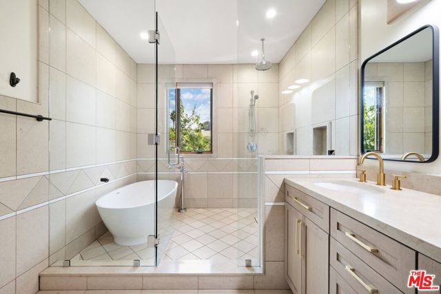 16820 Oak View Drive, Encino CA: https://media.crmls.org/mediaz/f16ede37-a3b1-4a7c-a44d-6cff1653eb5a.jpg